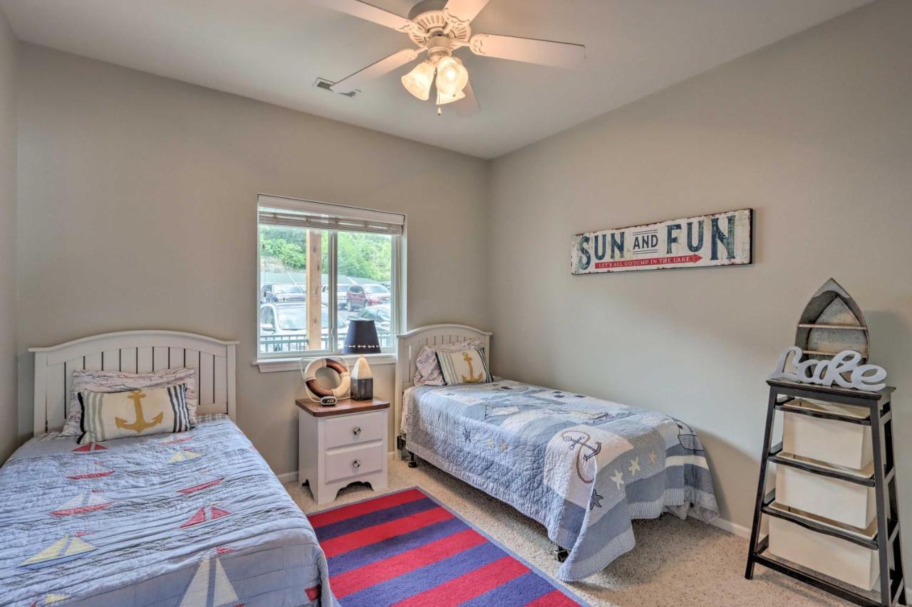 Lakefront Ozark Condo With Balcony And Seasonal Pool! Camdenton Eksteriør billede